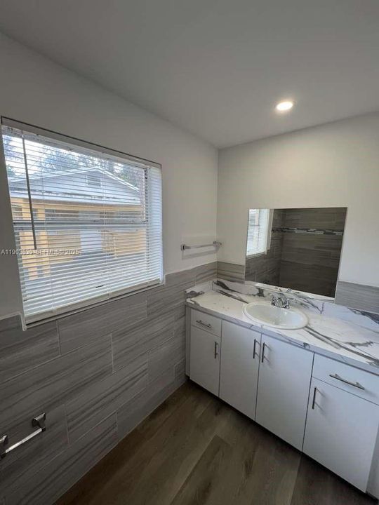 For Rent: $1,700 (1 beds, 1 baths, 7074 Square Feet)