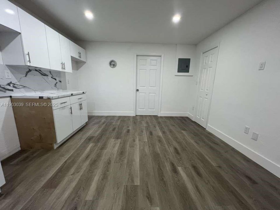For Rent: $1,700 (1 beds, 1 baths, 7074 Square Feet)