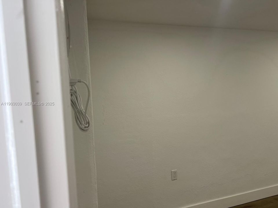 For Rent: $1,700 (1 beds, 1 baths, 7074 Square Feet)