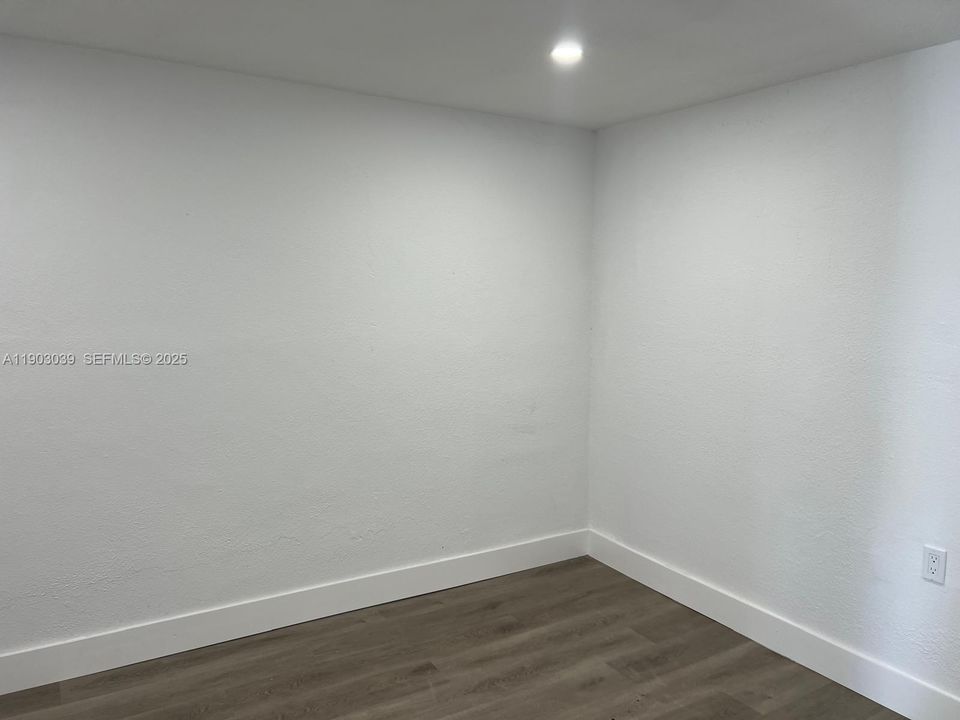 For Rent: $1,700 (1 beds, 1 baths, 7074 Square Feet)