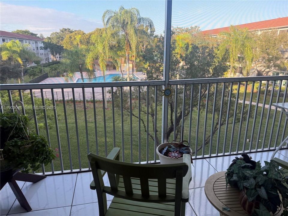 For Sale: $249,900 (2 beds, 2 baths, 1100 Square Feet)