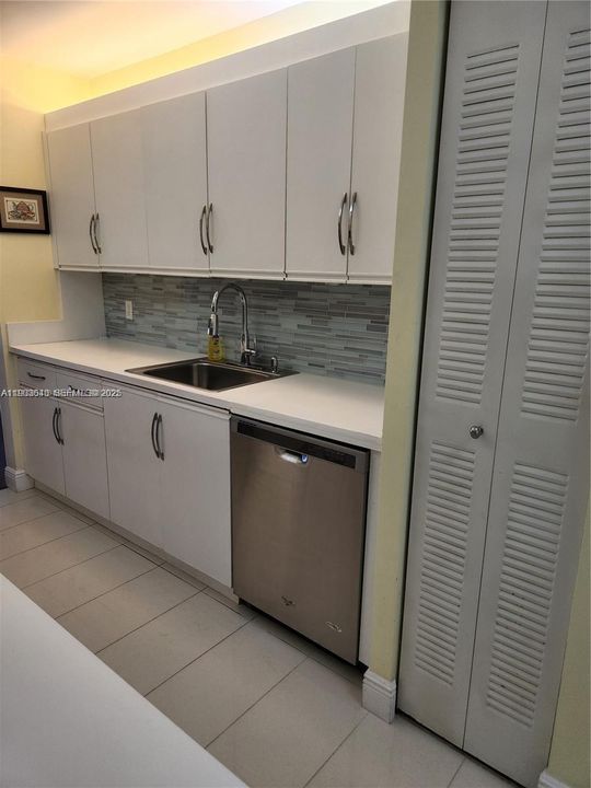 For Sale: $249,900 (2 beds, 2 baths, 1100 Square Feet)