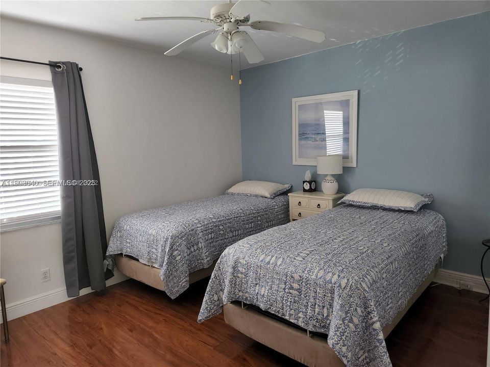 For Sale: $249,900 (2 beds, 2 baths, 1100 Square Feet)