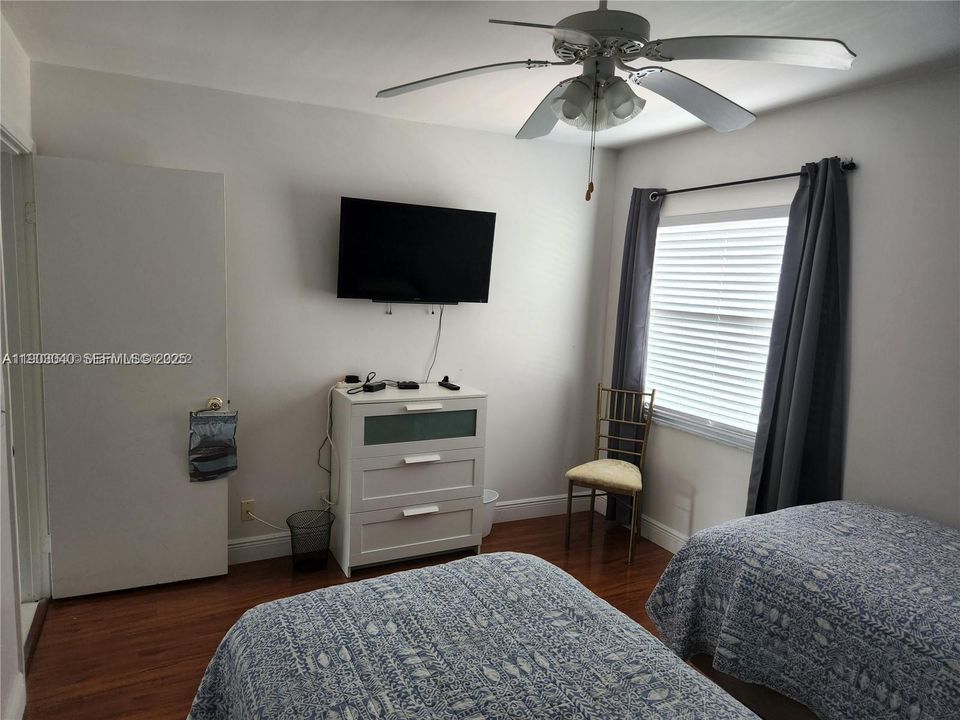 For Sale: $249,900 (2 beds, 2 baths, 1100 Square Feet)