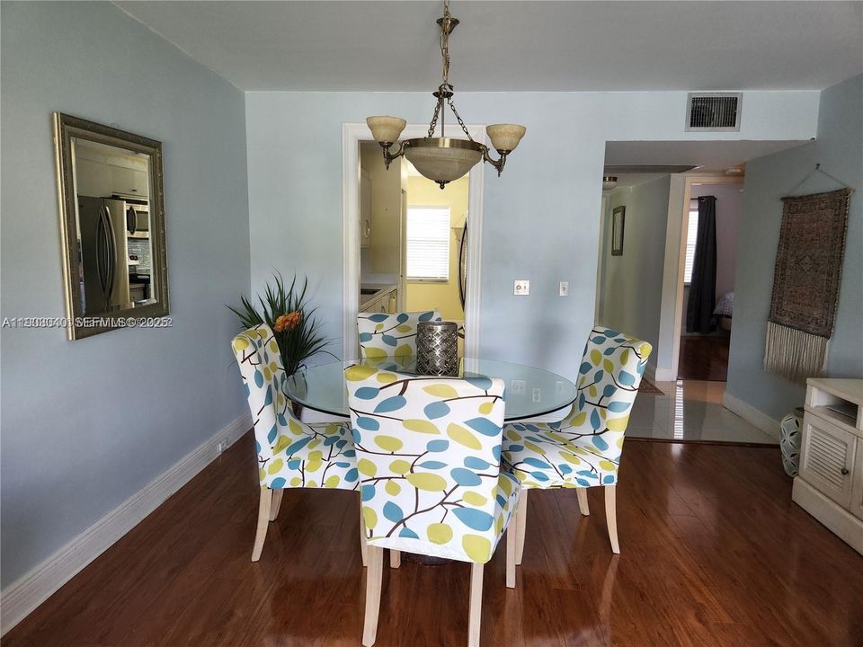 For Sale: $249,900 (2 beds, 2 baths, 1100 Square Feet)