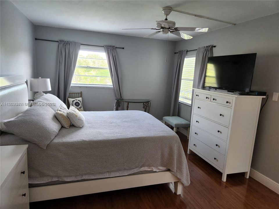 For Sale: $249,900 (2 beds, 2 baths, 1100 Square Feet)