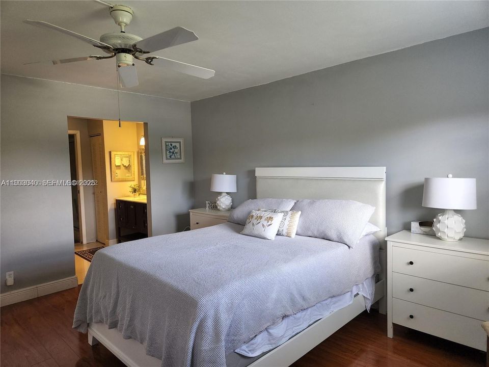 For Sale: $249,900 (2 beds, 2 baths, 1100 Square Feet)