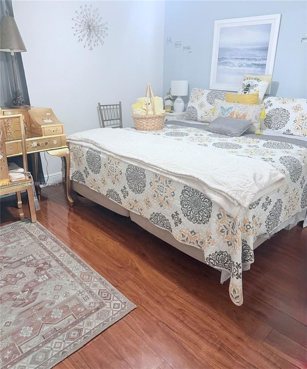 For Sale: $249,900 (2 beds, 2 baths, 1100 Square Feet)