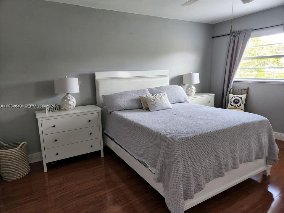 For Sale: $249,900 (2 beds, 2 baths, 1100 Square Feet)