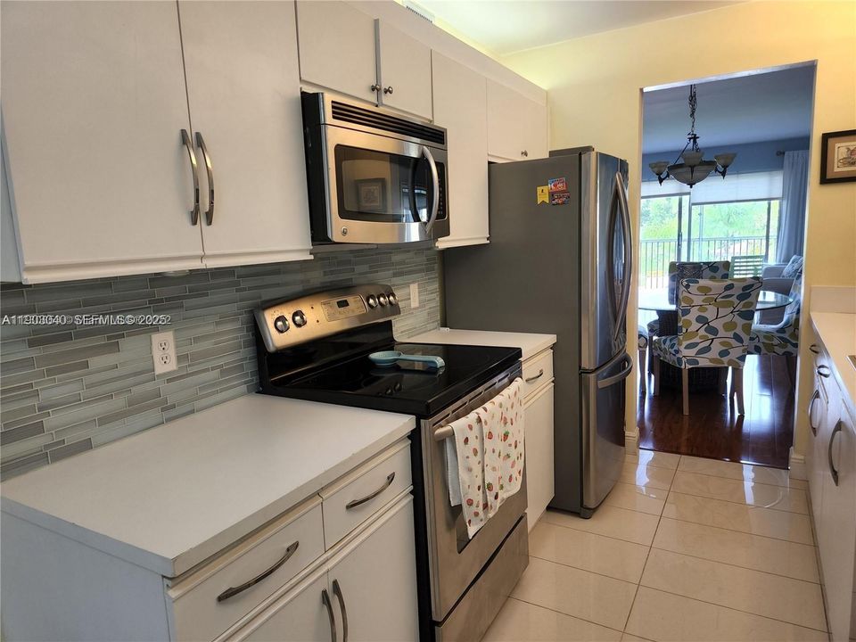 For Sale: $249,900 (2 beds, 2 baths, 1100 Square Feet)