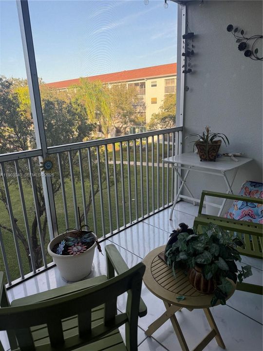 For Sale: $249,900 (2 beds, 2 baths, 1100 Square Feet)