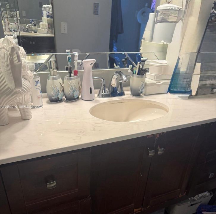 For Sale: $249,900 (2 beds, 2 baths, 1100 Square Feet)