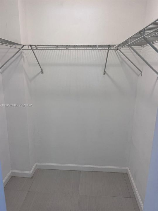 Recently Rented: $1,900 (1 beds, 1 baths, 9916 Square Feet)