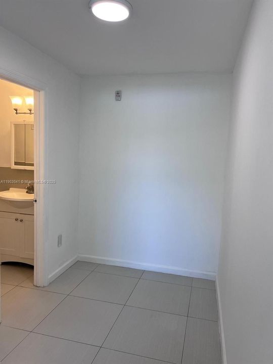 Recently Rented: $1,900 (1 beds, 1 baths, 9916 Square Feet)