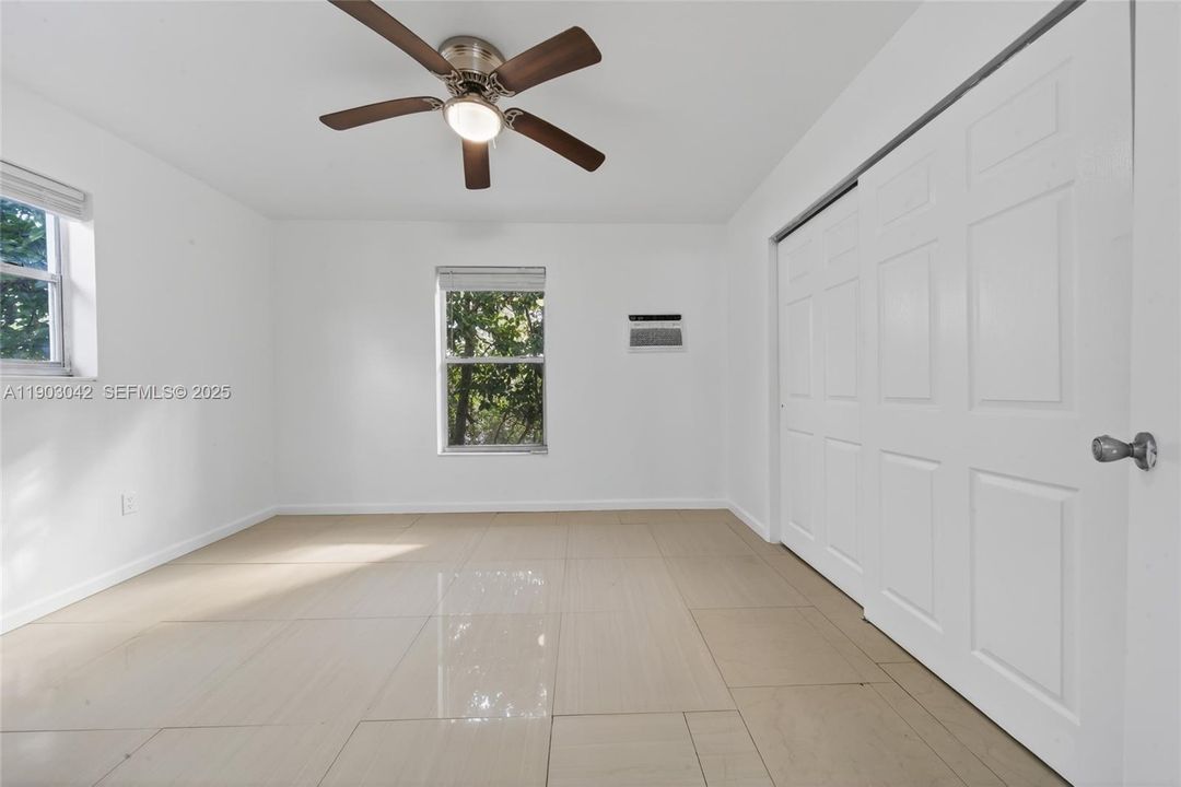 出租: $2,200 (2 贝兹, 1 浴室, 1566 平方英尺)