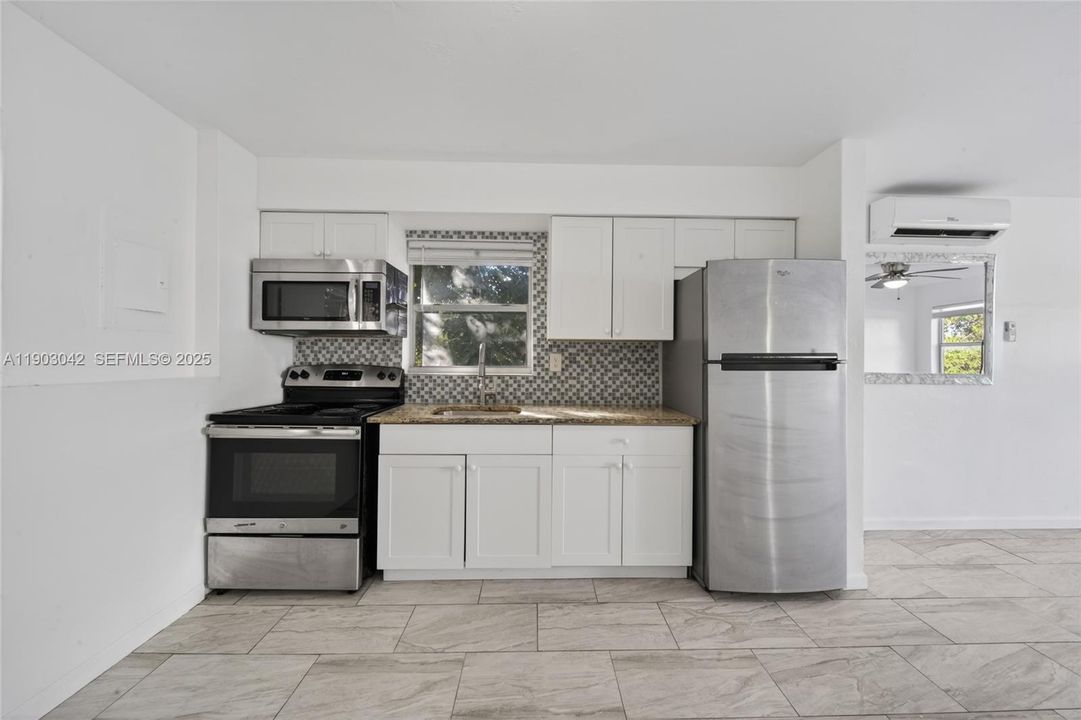 出租: $2,200 (2 贝兹, 1 浴室, 1566 平方英尺)