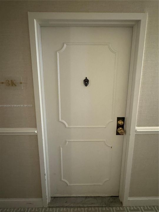 For Rent: $2,350 (1 beds, 1 baths, 1173 Square Feet)