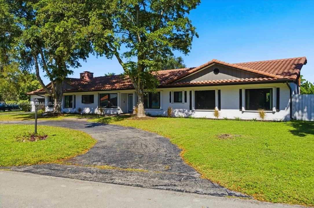 En Venta: $1,099,999 (5 camas, 4 baños, 3176 Pies cuadrados)