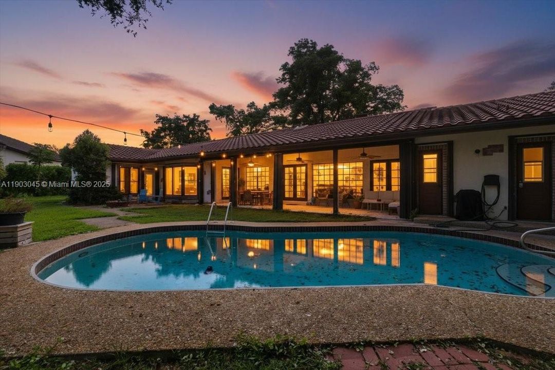 En Venta: $1,099,999 (5 camas, 4 baños, 3176 Pies cuadrados)