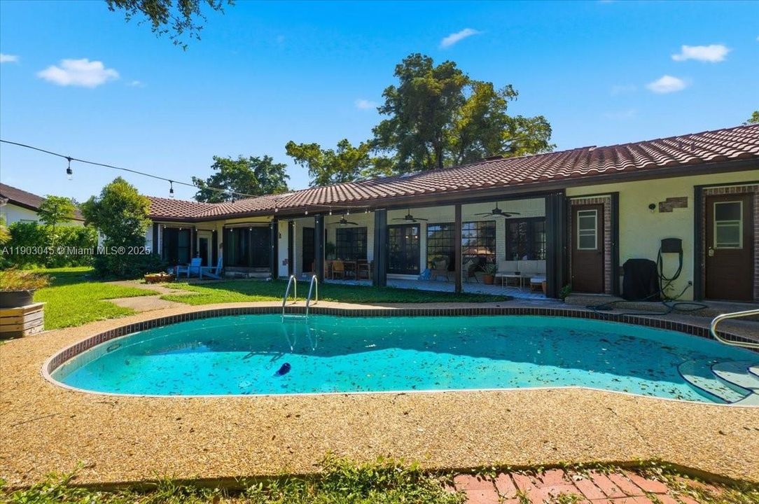 En Venta: $1,099,999 (5 camas, 4 baños, 3176 Pies cuadrados)