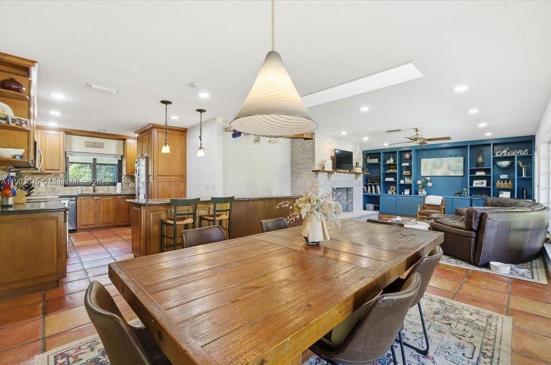 En Venta: $1,099,999 (5 camas, 4 baños, 3176 Pies cuadrados)