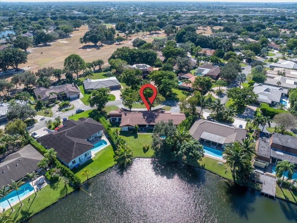 En Venta: $1,099,999 (5 camas, 4 baños, 3176 Pies cuadrados)