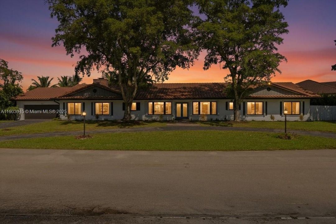 En Venta: $1,099,999 (5 camas, 4 baños, 3176 Pies cuadrados)