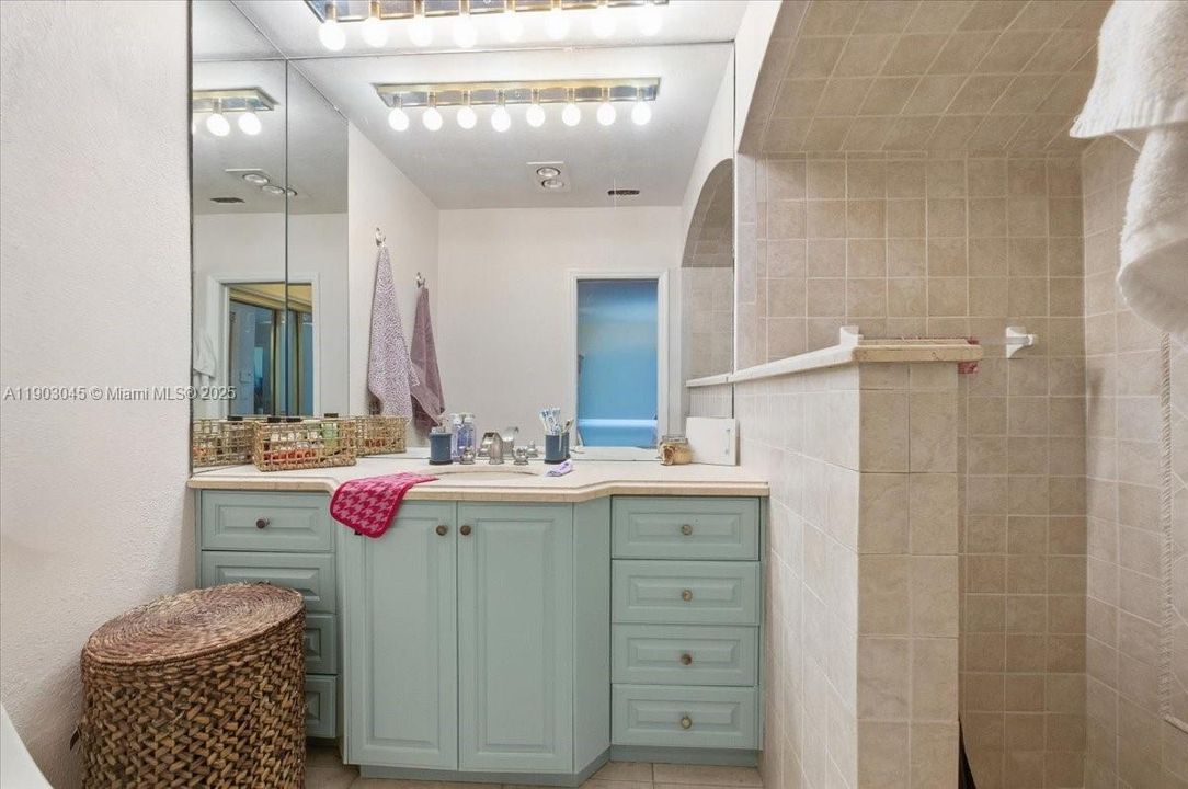 En Venta: $1,099,999 (5 camas, 4 baños, 3176 Pies cuadrados)