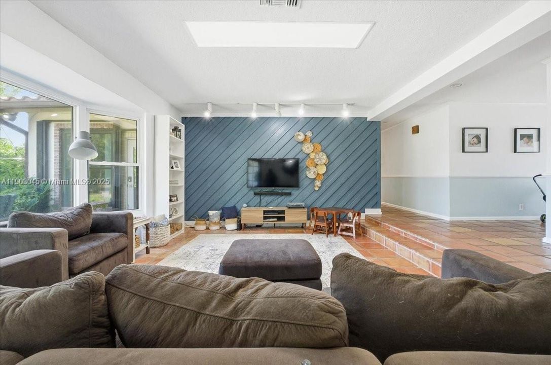 En Venta: $1,099,999 (5 camas, 4 baños, 3176 Pies cuadrados)