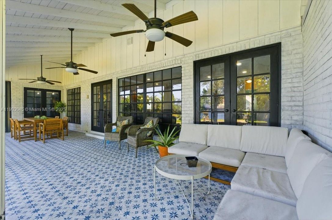 En Venta: $1,099,999 (5 camas, 4 baños, 3176 Pies cuadrados)