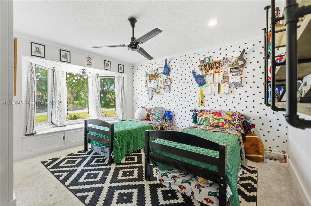 En Venta: $1,099,999 (5 camas, 4 baños, 3176 Pies cuadrados)