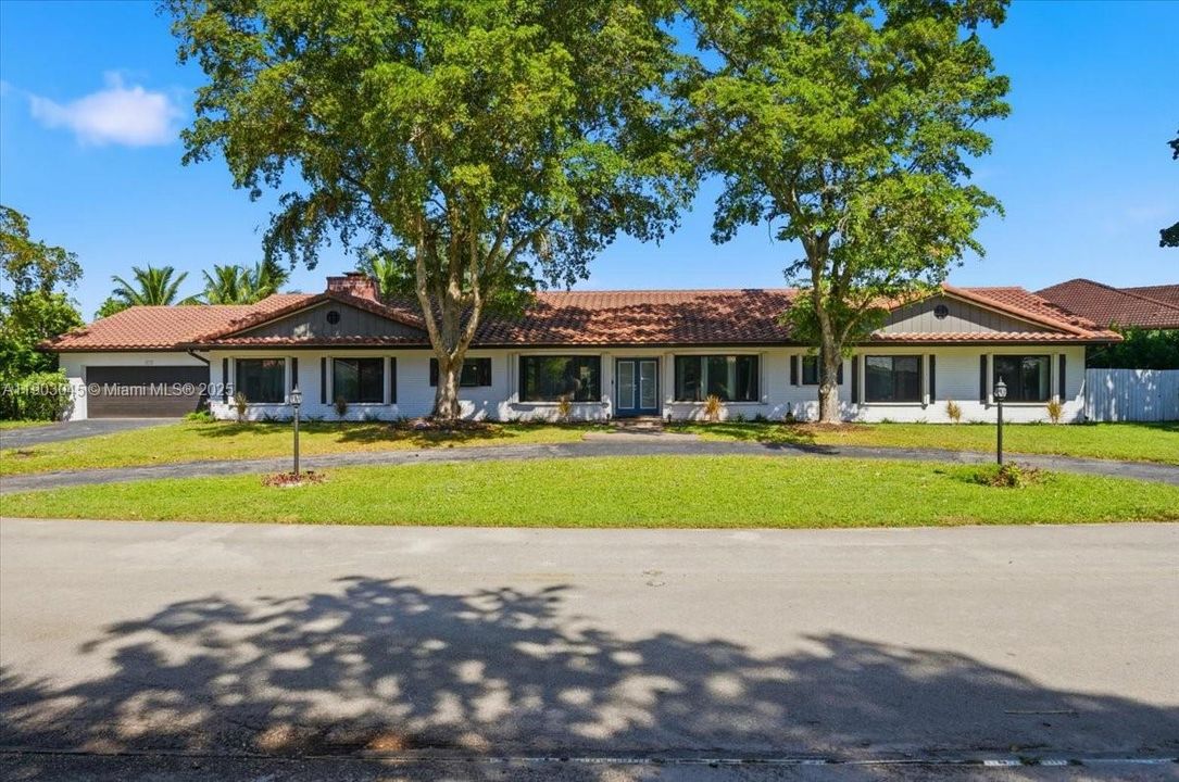 En Venta: $1,099,999 (5 camas, 4 baños, 3176 Pies cuadrados)