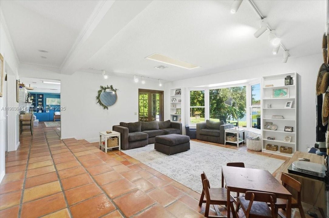 En Venta: $1,099,999 (5 camas, 4 baños, 3176 Pies cuadrados)