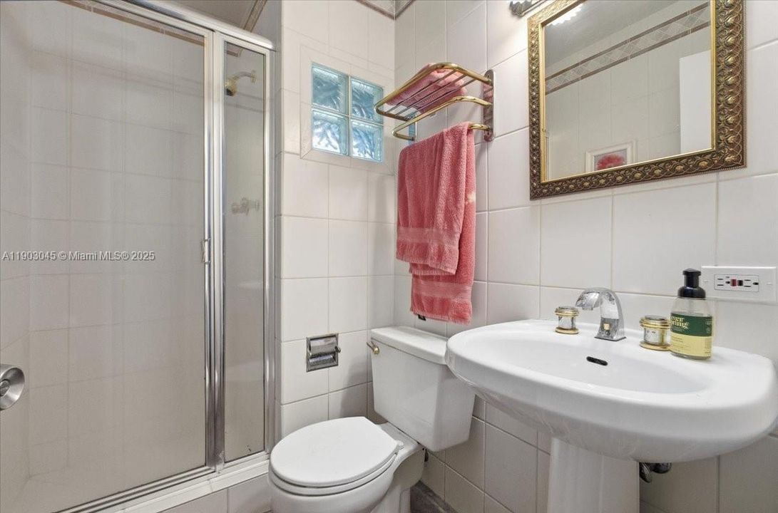 En Venta: $1,099,999 (5 camas, 4 baños, 3176 Pies cuadrados)