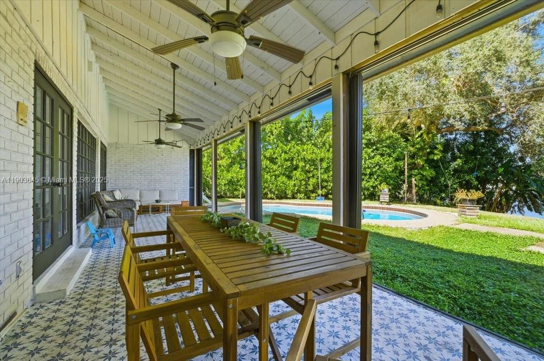 En Venta: $1,099,999 (5 camas, 4 baños, 3176 Pies cuadrados)