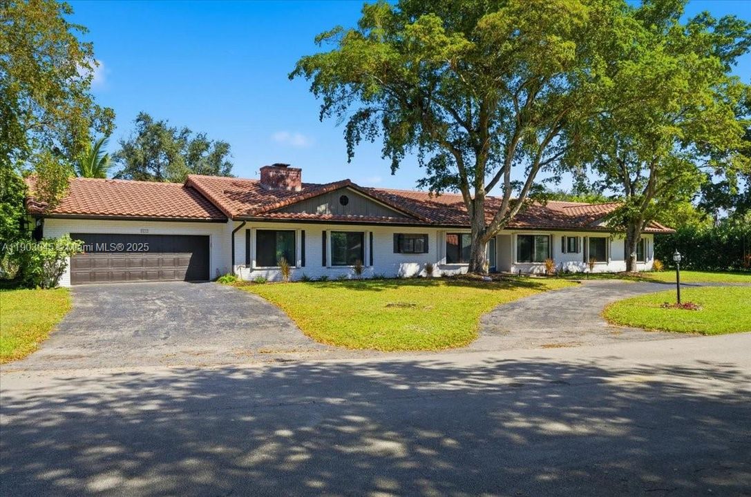 En Venta: $1,099,999 (5 camas, 4 baños, 3176 Pies cuadrados)