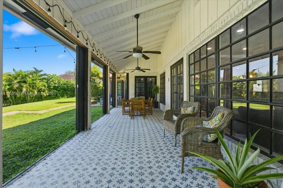 En Venta: $1,099,999 (5 camas, 4 baños, 3176 Pies cuadrados)