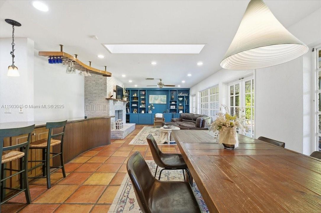 En Venta: $1,099,999 (5 camas, 4 baños, 3176 Pies cuadrados)