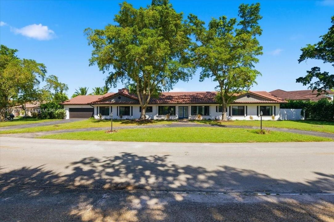 En Venta: $1,099,999 (5 camas, 4 baños, 3176 Pies cuadrados)