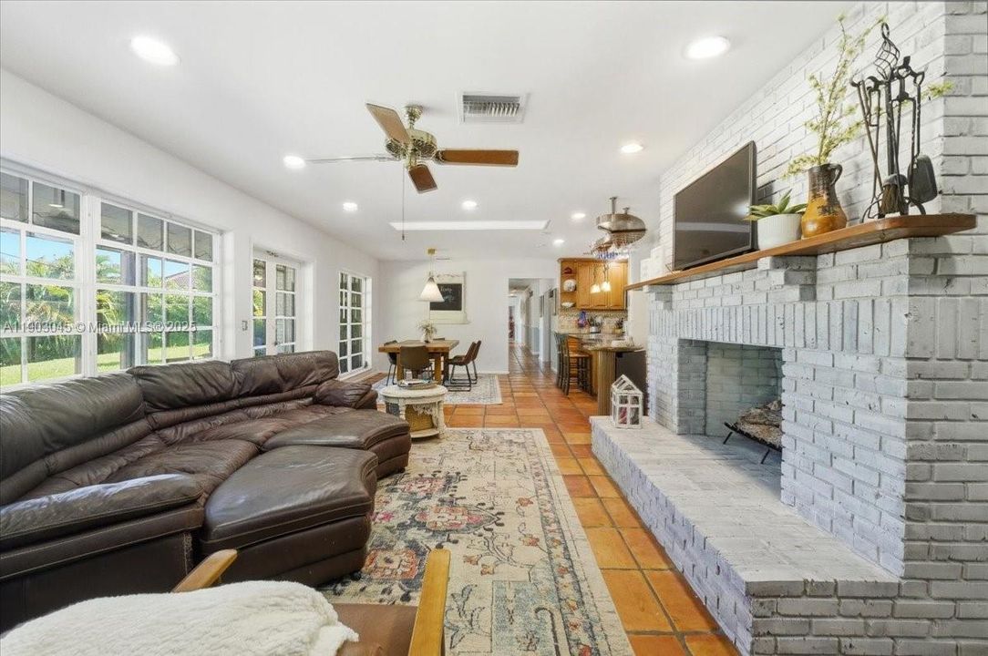 En Venta: $1,099,999 (5 camas, 4 baños, 3176 Pies cuadrados)