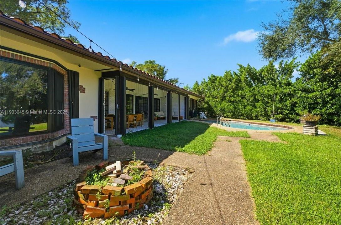 En Venta: $1,099,999 (5 camas, 4 baños, 3176 Pies cuadrados)