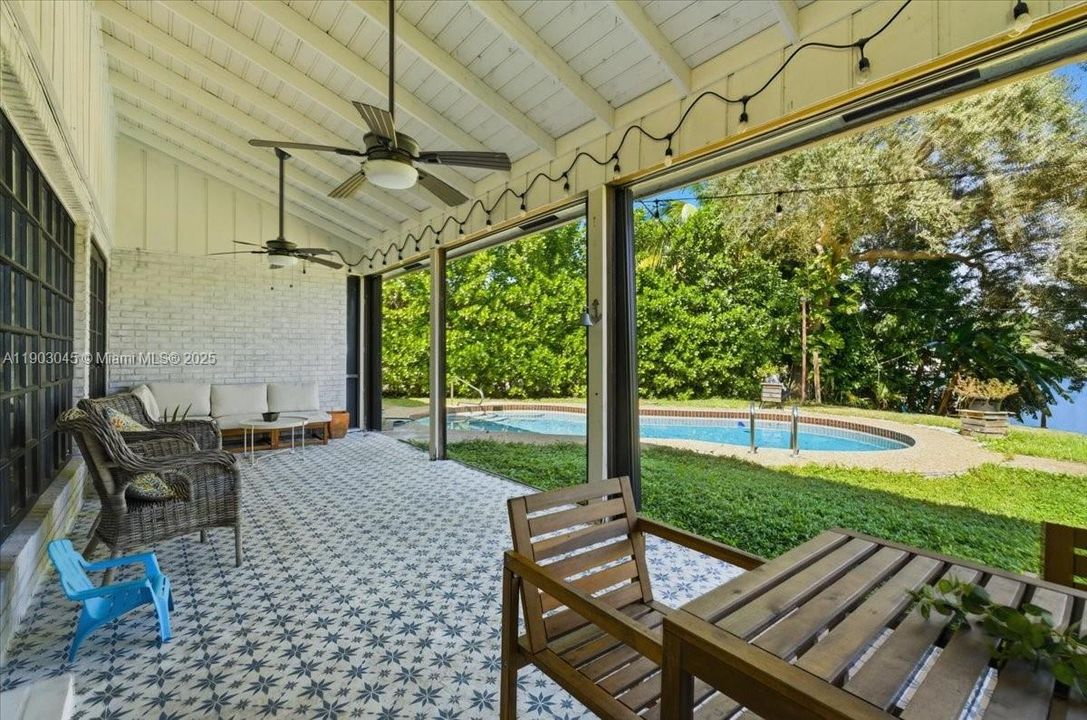 En Venta: $1,099,999 (5 camas, 4 baños, 3176 Pies cuadrados)