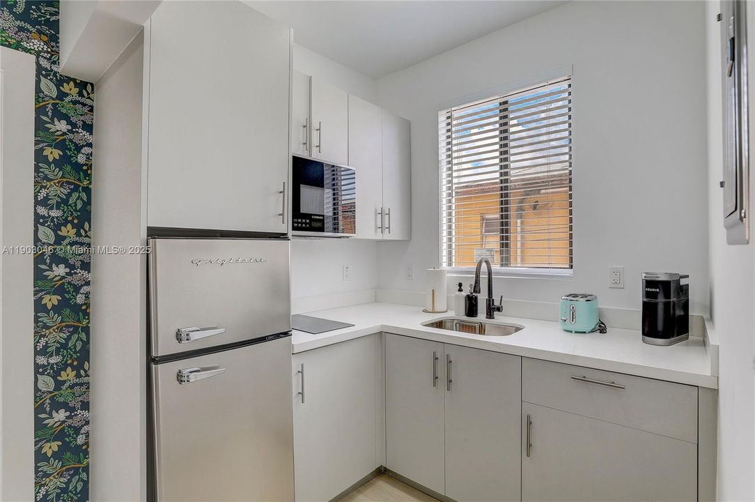 For Rent: $1,985 (2 beds, 1 baths, 750 Square Feet)