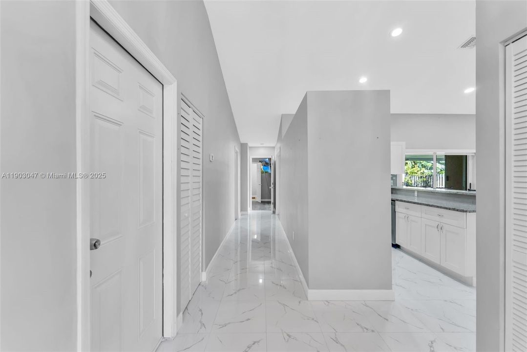 Activo con contrato: $599,000 (4 camas, 2 baños, 1597 Pies cuadrados)