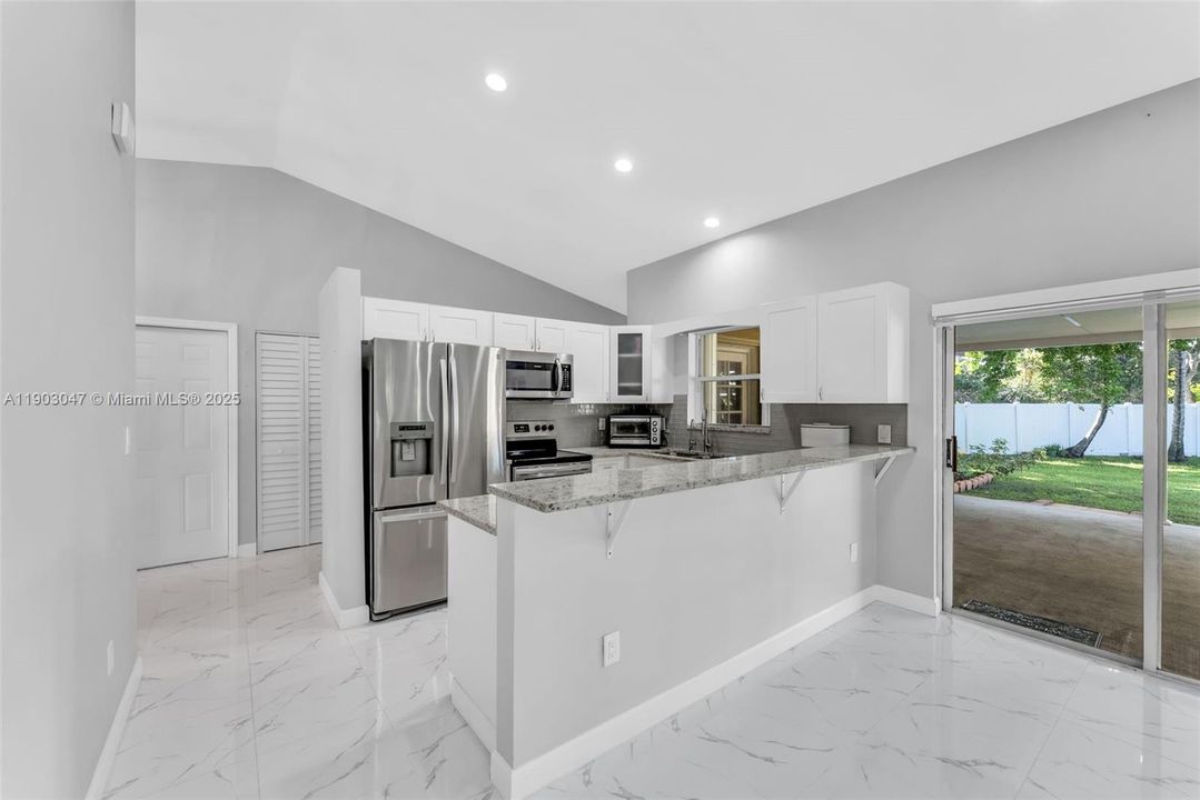 Activo con contrato: $599,000 (4 camas, 2 baños, 1597 Pies cuadrados)