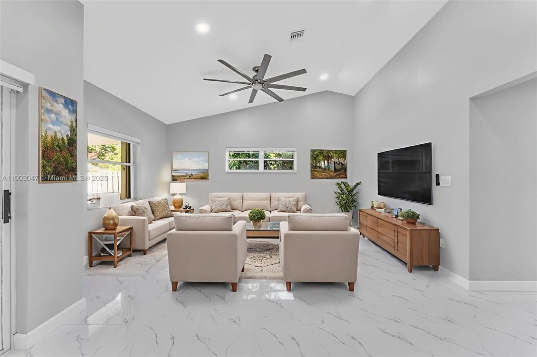 Activo con contrato: $599,000 (4 camas, 2 baños, 1597 Pies cuadrados)