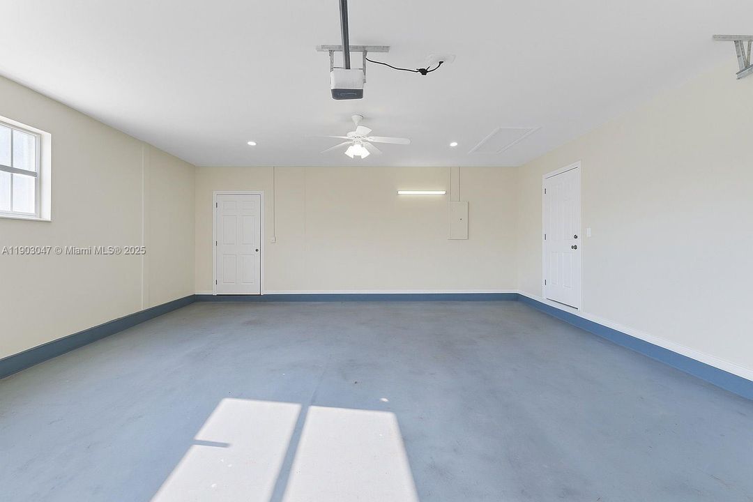 Activo con contrato: $599,000 (4 camas, 2 baños, 1597 Pies cuadrados)