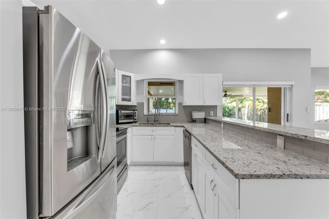 Activo con contrato: $599,000 (4 camas, 2 baños, 1597 Pies cuadrados)