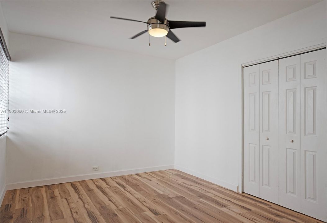 出租: $2,500 (2 贝兹, 2 浴室, 9792 平方英尺)