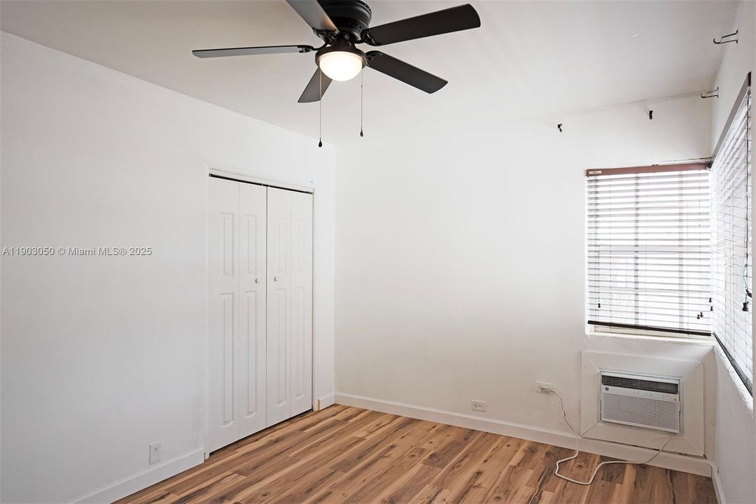 出租: $2,500 (2 贝兹, 2 浴室, 9792 平方英尺)